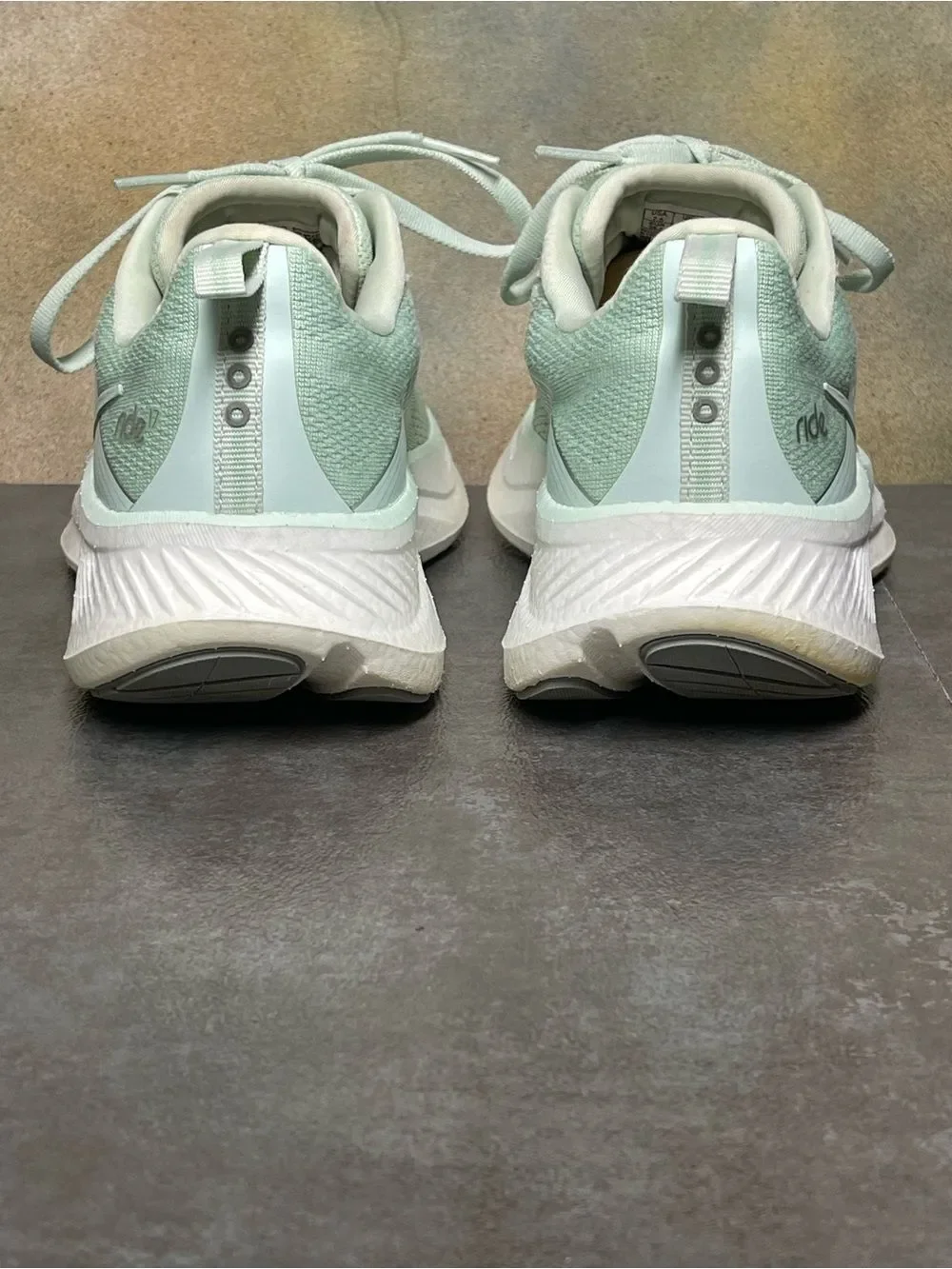 Saucony Ride 17 Women's Jade Green Running Shoes Size 7.5B